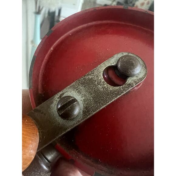 Vintage Stanley Egg Beater Hand Drill – Wood Handles – Made in USA - Picture 4 of 4